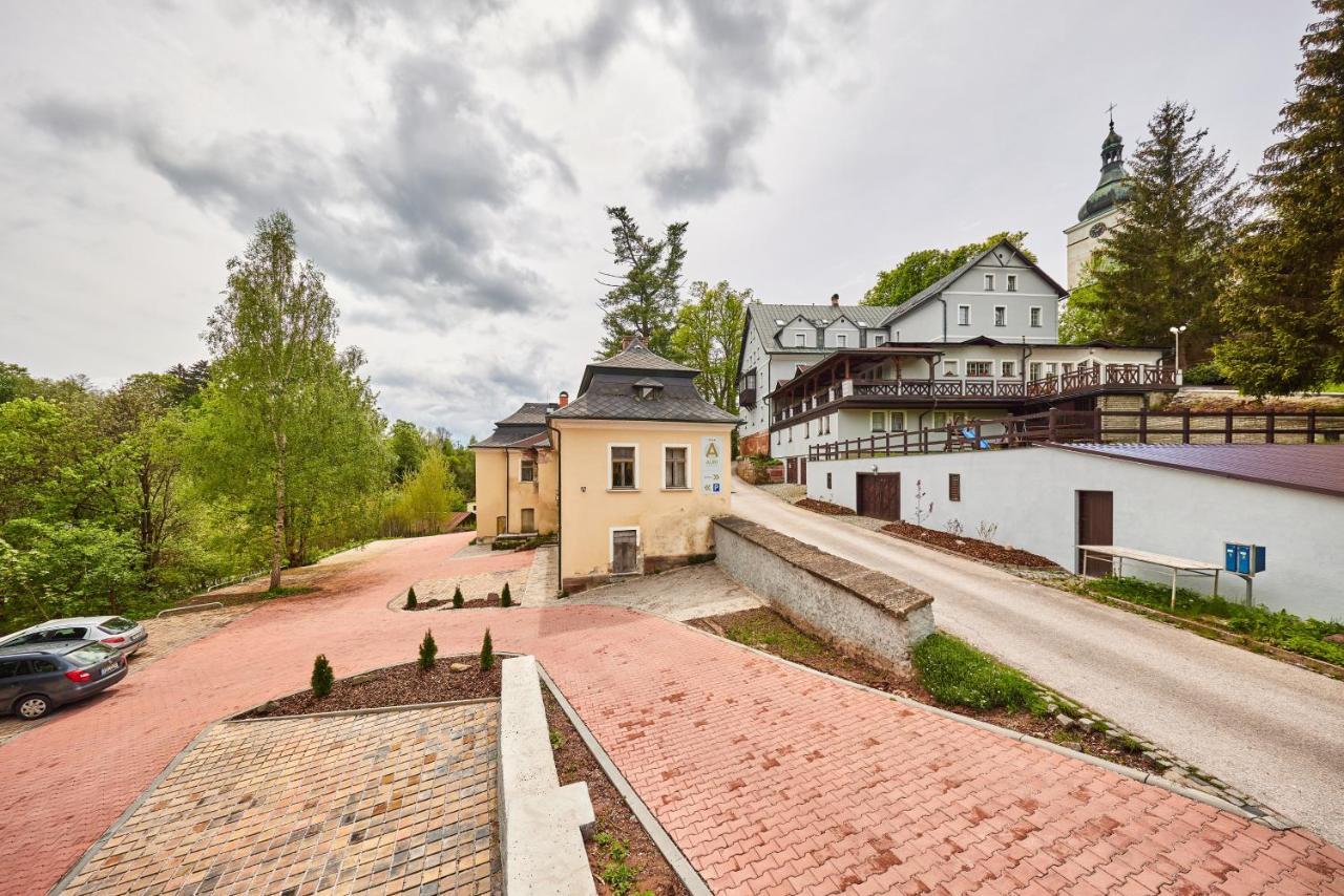 Hotel Auri Rudník Extérieur photo