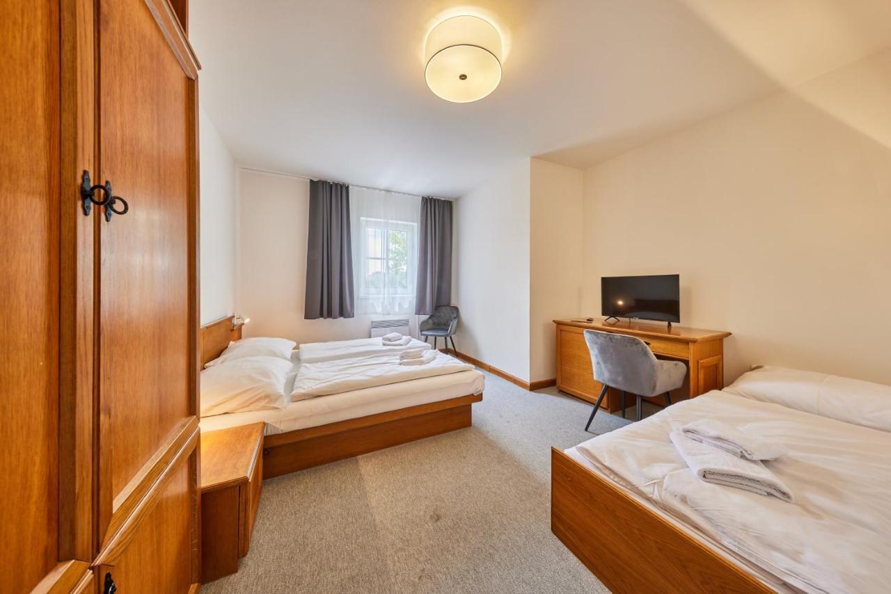 Hotel Auri Rudník Extérieur photo