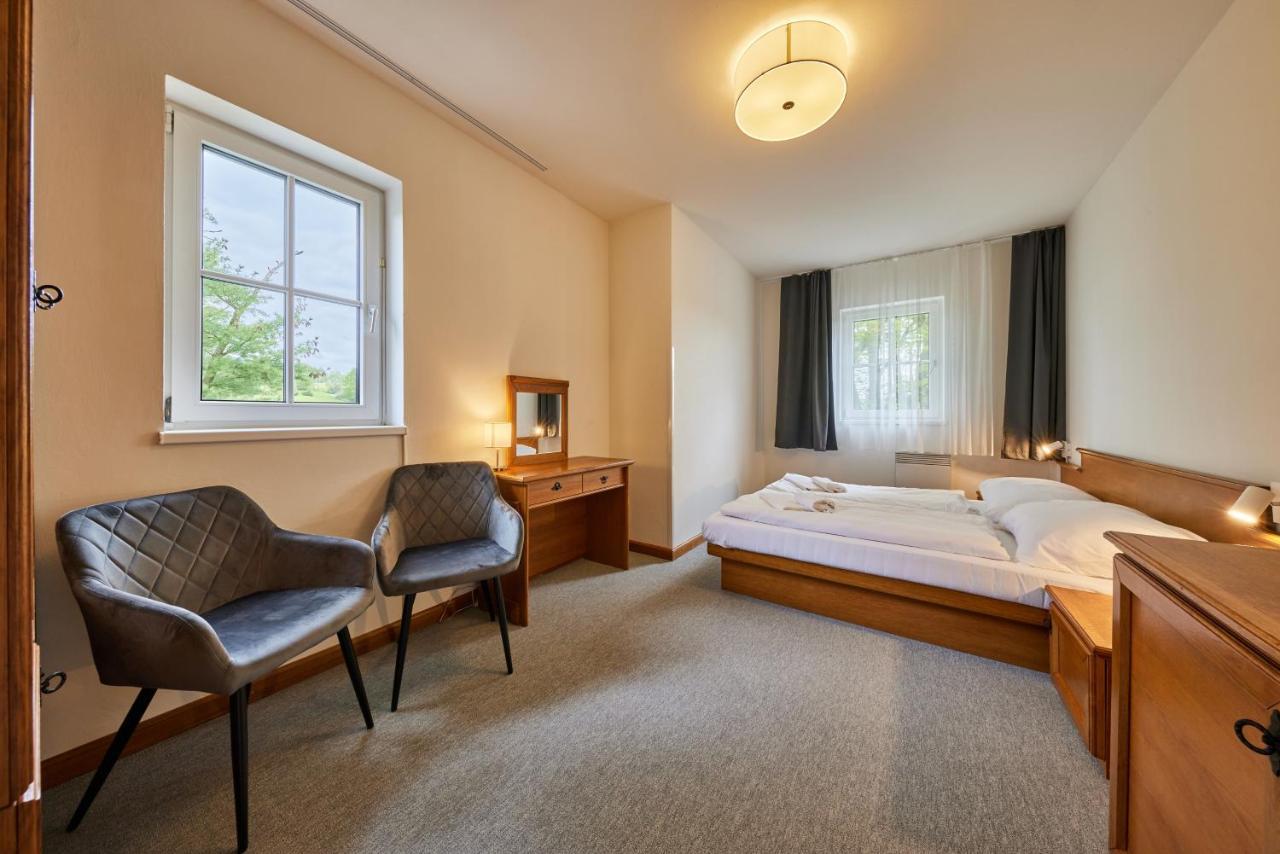 Hotel Auri Rudník Extérieur photo